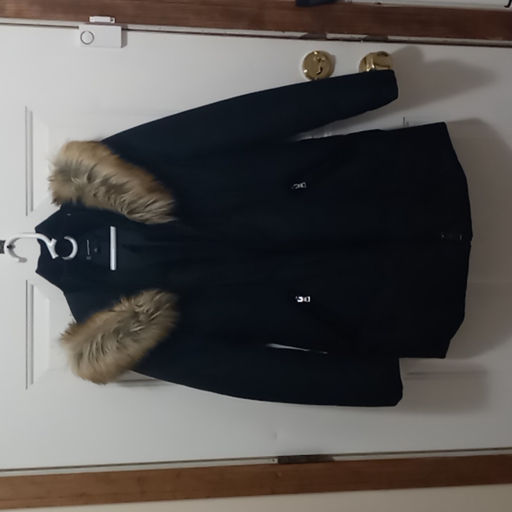 Woman's size S coat.  Excellent condition!
